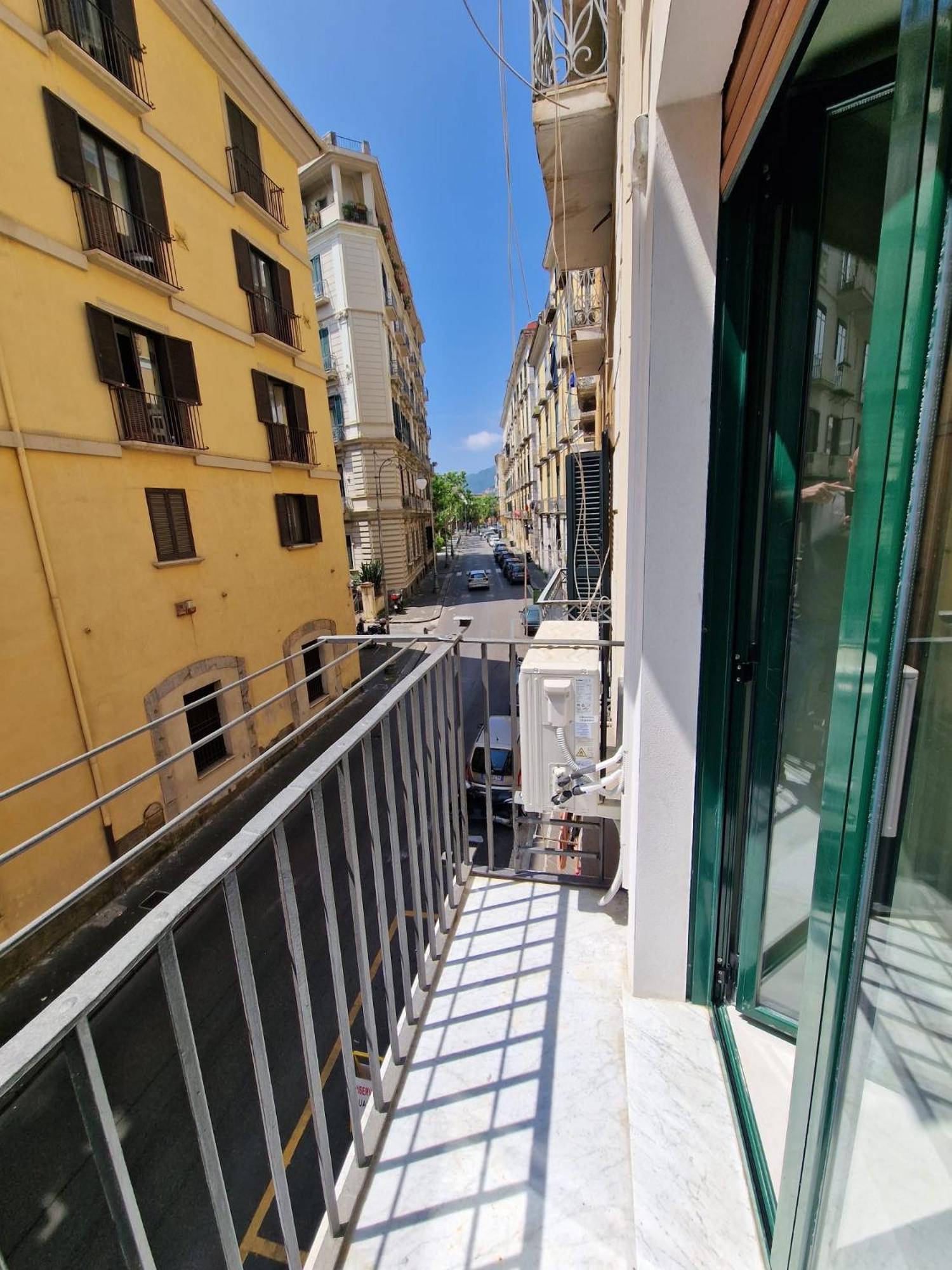Alessia Holiday House 90Mq Salerno Centro Eksteriør billede